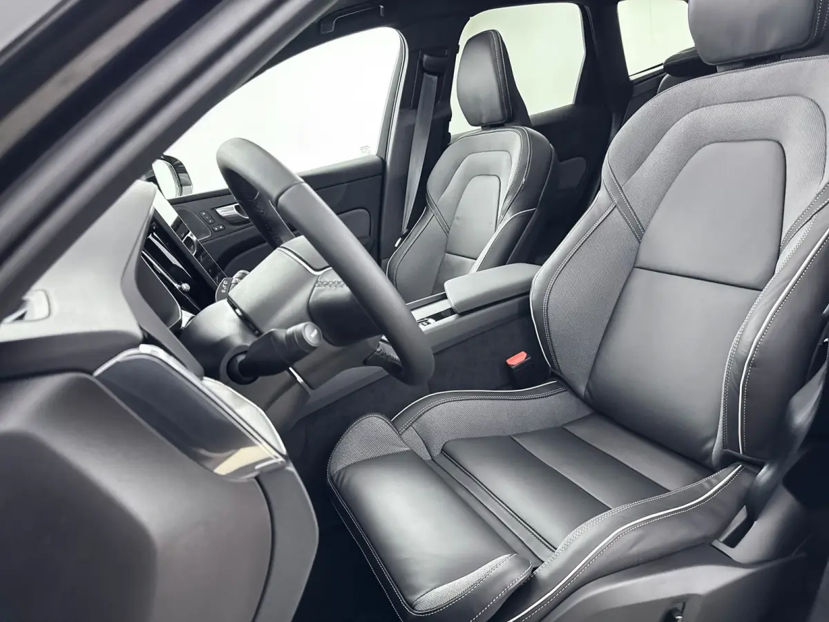 T6 Recharge Plus Black Edition | 21" | Panoramadak | Head-Up | 360 Camera | Getint Glas | Harman Kardon | Elektr. verst. Sportstoelen | Adaptieve Cruise | BLIS