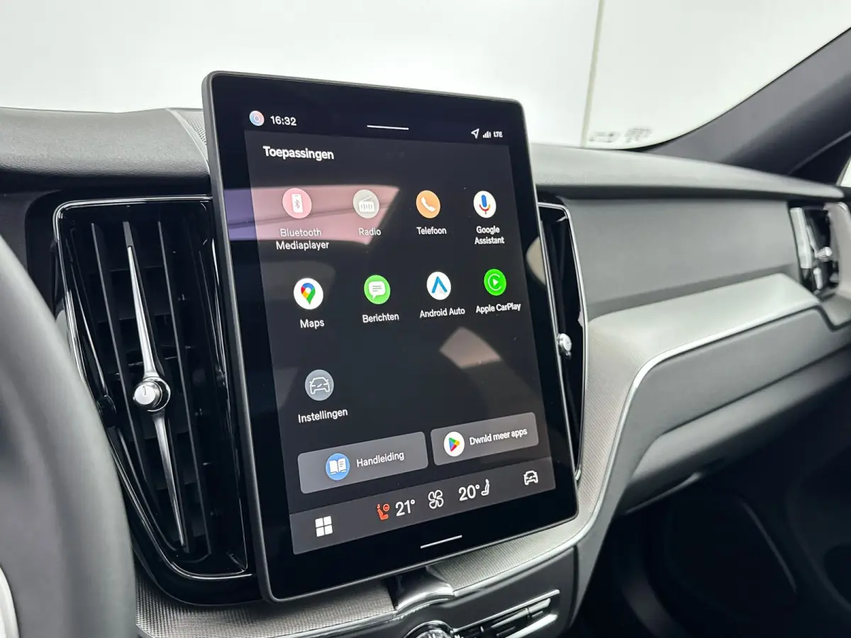 T6 Recharge Plus Black Edition | 21" | Panoramadak | Head-Up | 360 Camera | Getint Glas | Harman Kardon | Elektr. verst. Sportstoelen | Adaptieve Cruise | BLIS