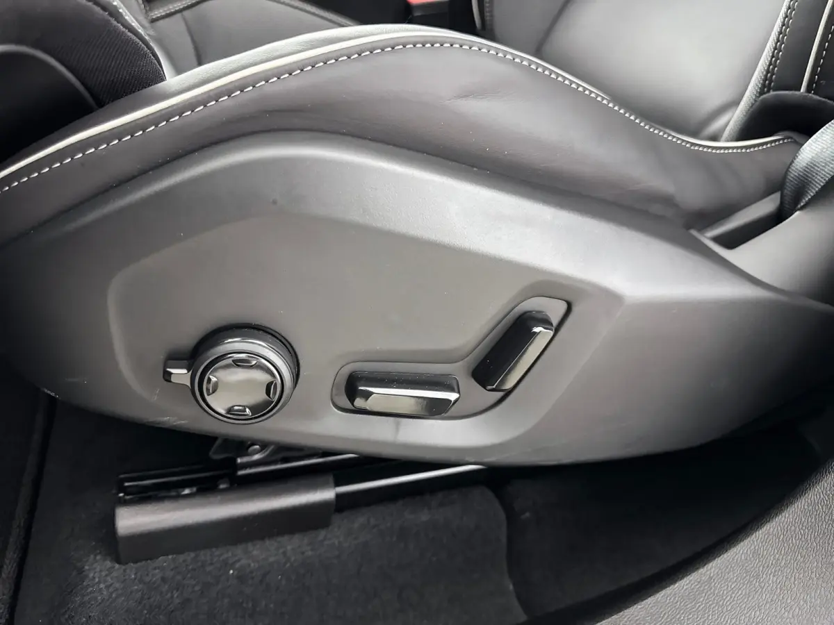 T6 Recharge Plus Black Edition | 21" | Panoramadak | Head-Up | 360 Camera | Getint Glas | Harman Kardon | Elektr. verst. Sportstoelen | Adaptieve Cruise | BLIS