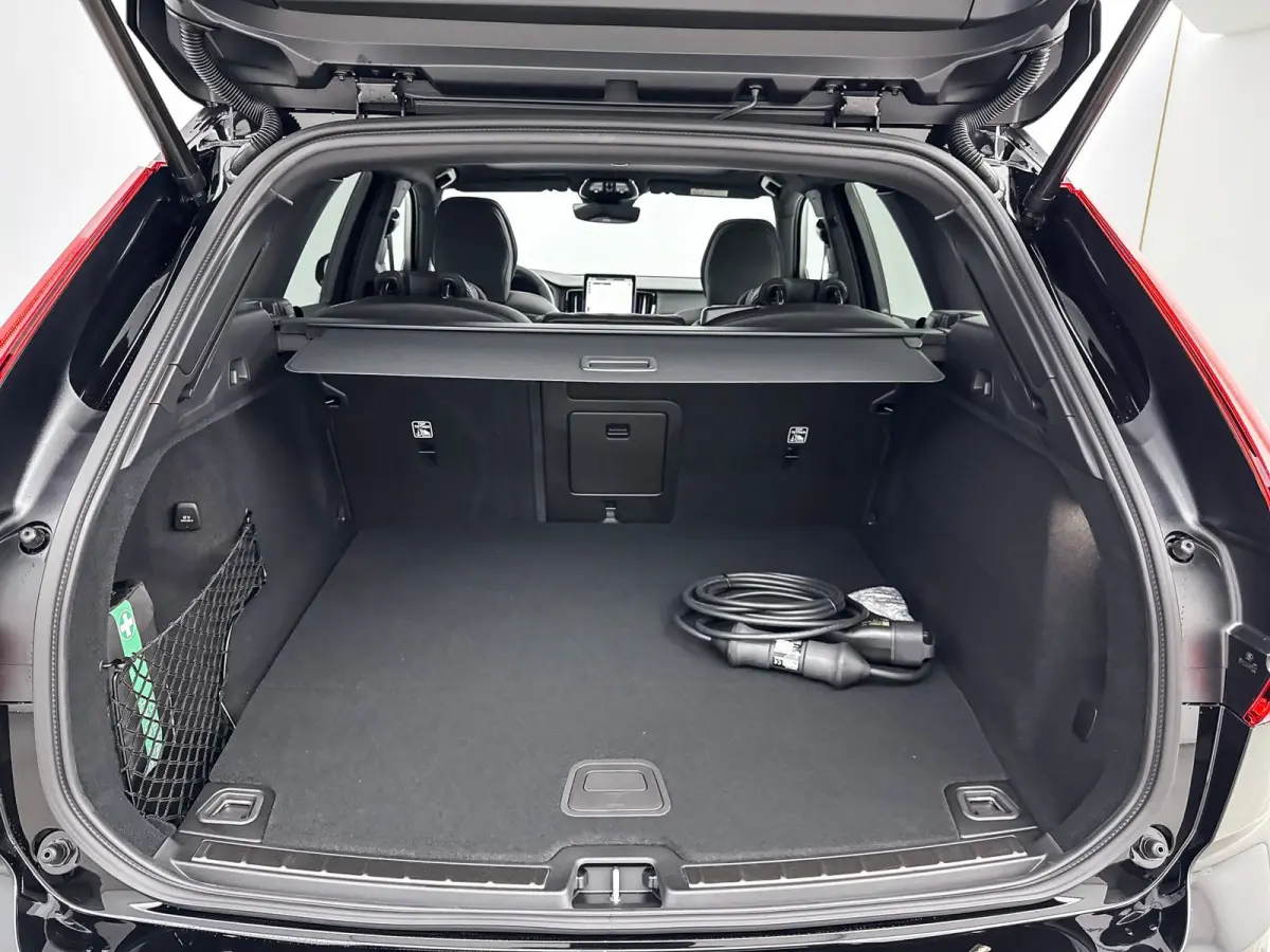 T6 Recharge Plus Black Edition | 21" | Panoramadak | Head-Up | 360 Camera | Getint Glas | Harman Kardon | Elektr. verst. Sportstoelen | Adaptieve Cruise | BLIS