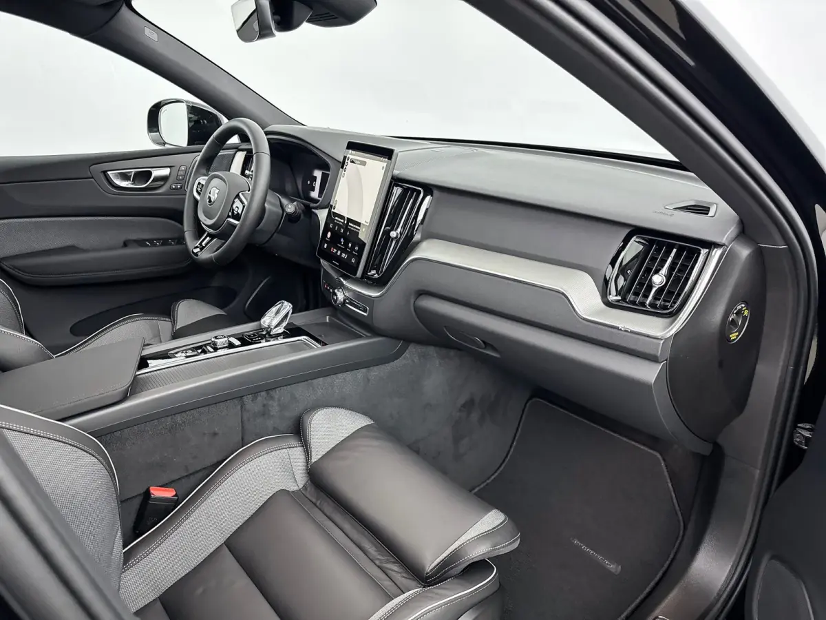 T6 Recharge Plus Black Edition | 21" | Panoramadak | Head-Up | 360 Camera | Getint Glas | Harman Kardon | Elektr. verst. Sportstoelen | Adaptieve Cruise | BLIS