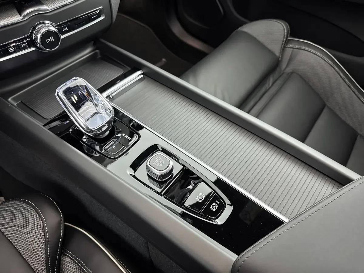 T6 Recharge Plus Black Edition | 21" | Panoramadak | Head-Up | 360 Camera | Getint Glas | Harman Kardon | Elektr. verst. Sportstoelen | Adaptieve Cruise | BLIS