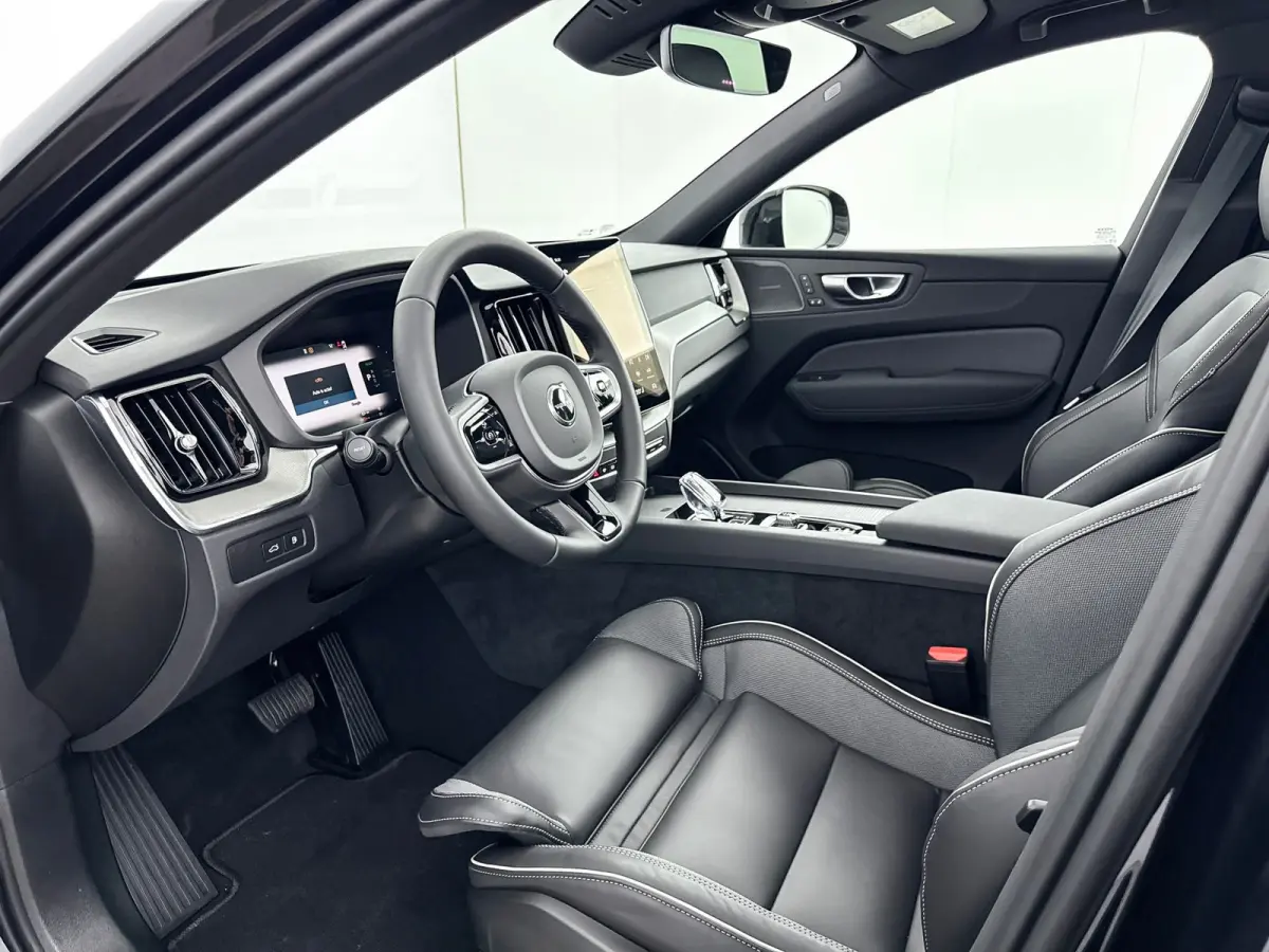 T6 Recharge Plus Black Edition | 21" | Panoramadak | Head-Up | 360 Camera | Getint Glas | Harman Kardon | Elektr. verst. Sportstoelen | Adaptieve Cruise | BLIS