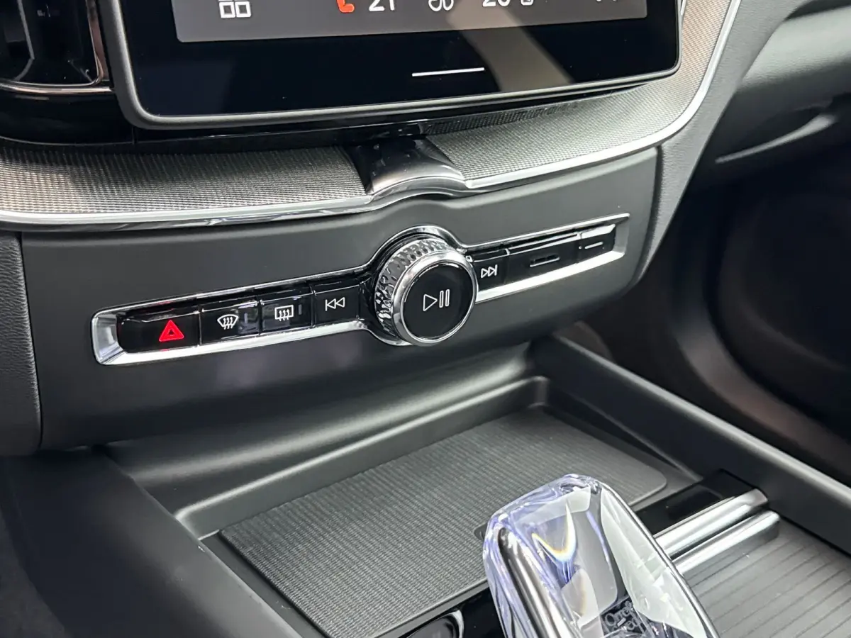 T6 Recharge Plus Black Edition | 21" | Panoramadak | Head-Up | 360 Camera | Getint Glas | Harman Kardon | Elektr. verst. Sportstoelen | Adaptieve Cruise | BLIS