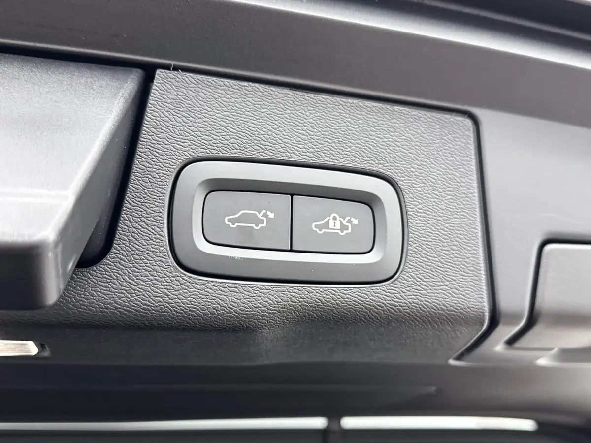 T6 Recharge Plus Black Edition | 21" | Panoramadak | Head-Up | 360 Camera | Getint Glas | Harman Kardon | Elektr. verst. Sportstoelen | Adaptieve Cruise | BLIS