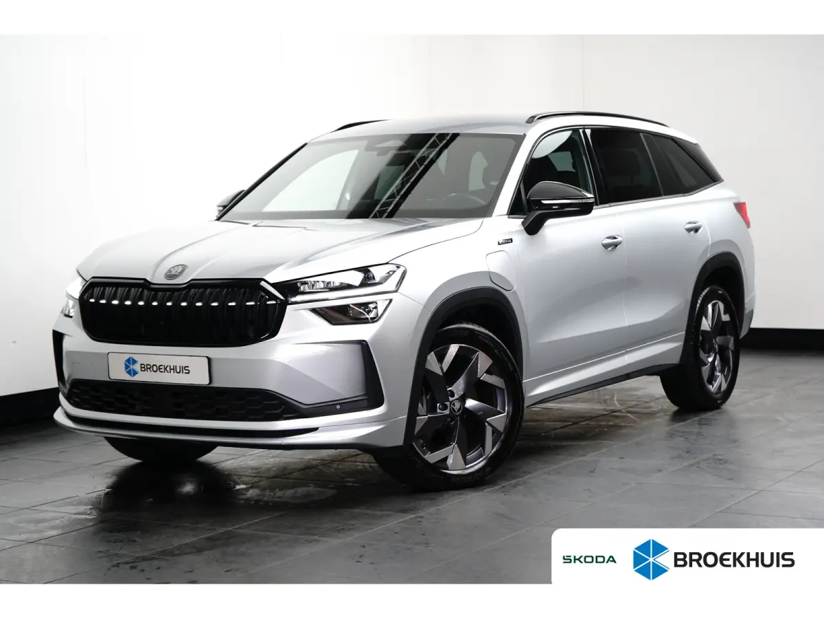 Skoda 1.5 TSI iV 204pk Sportline | Achteruitrijcamera | Dode-hoek detectie | Elektrische stoelen met geheugen | Elektrische achterklep | Stoelverwarming voor