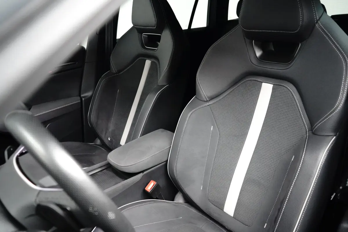 Skoda 1.5 TSI iV 204pk Sportline | Achteruitrijcamera | Dode-hoek detectie | Elektrische stoelen met geheugen | Elektrische achterklep | Stoelverwarming voor