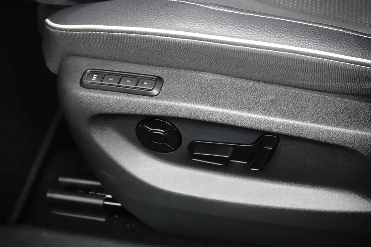 Skoda 1.5 TSI iV 204pk Sportline | Achteruitrijcamera | Dode-hoek detectie | Elektrische stoelen met geheugen | Elektrische achterklep | Stoelverwarming voor