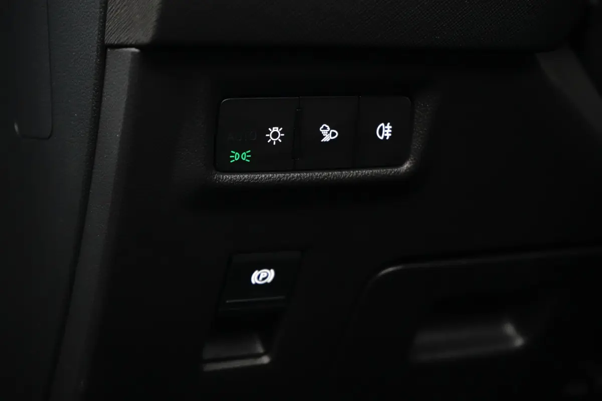 Skoda 1.5 TSI iV 204pk Sportline | Achteruitrijcamera | Dode-hoek detectie | Elektrische stoelen met geheugen | Elektrische achterklep | Stoelverwarming voor