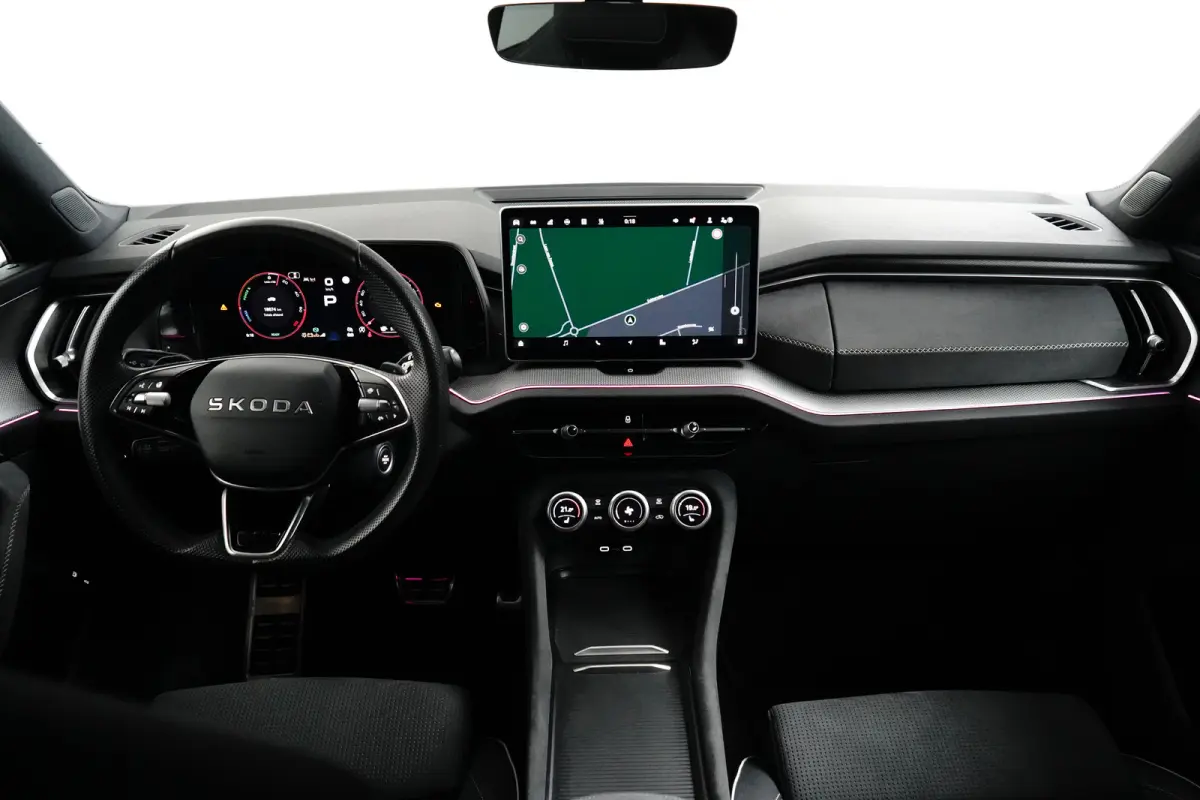 Skoda 1.5 TSI iV 204pk Sportline | Achteruitrijcamera | Dode-hoek detectie | Elektrische stoelen met geheugen | Elektrische achterklep | Stoelverwarming voor