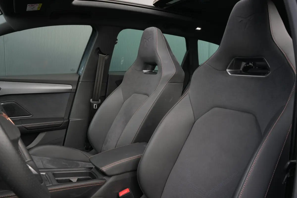 1.5 TSI e-Hybrid 204pk Business | Panoramadak | Stuur & Stoelverwarming | Sennheiser | Achteruitrijcamera | 18"