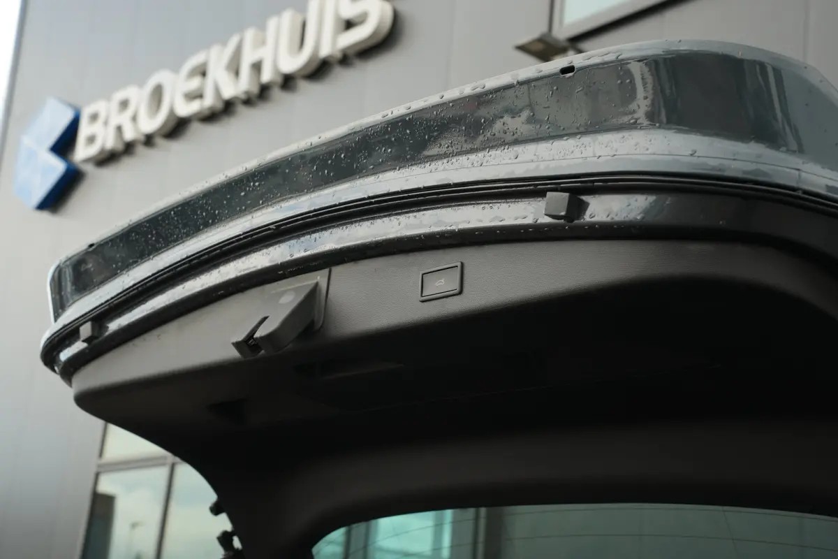 1.5 TSI e-Hybrid 204pk Business | Panoramadak | Stuur & Stoelverwarming | Sennheiser | Achteruitrijcamera | 18"