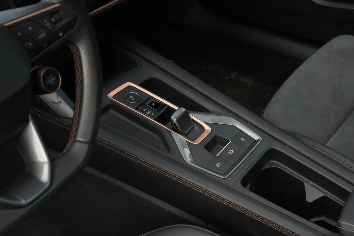1.5 TSI e-Hybrid 204pk Business | Panoramadak | Stuur & Stoelverwarming | Sennheiser | Achteruitrijcamera | 18"