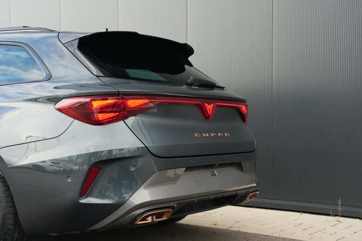 1.5 TSI e-Hybrid 204pk Business | Panoramadak | Stuur & Stoelverwarming | Sennheiser | Achteruitrijcamera | 18"