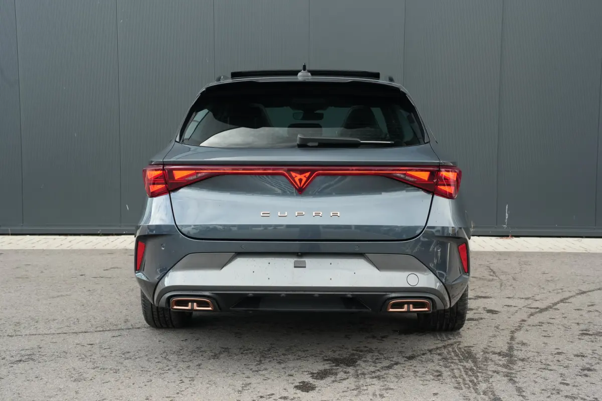 1.5 TSI e-Hybrid 204pk Business | Panoramadak | Stuur & Stoelverwarming | Sennheiser | Achteruitrijcamera | 18"