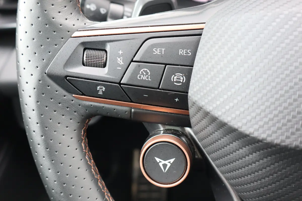 1.5 TSI e-Hybrid 272pk VZ Performance | "Immersive by Sennheiser" premium sound system package | Adaptief demping systeem | Alcantara bekleding