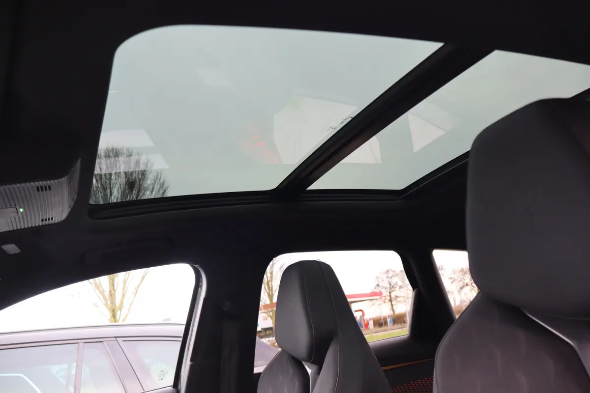 1.5 TSI e-Hybrid 272pk VZ Performance | "Immersive by Sennheiser" premium sound system package | Adaptief demping systeem | Alcantara bekleding