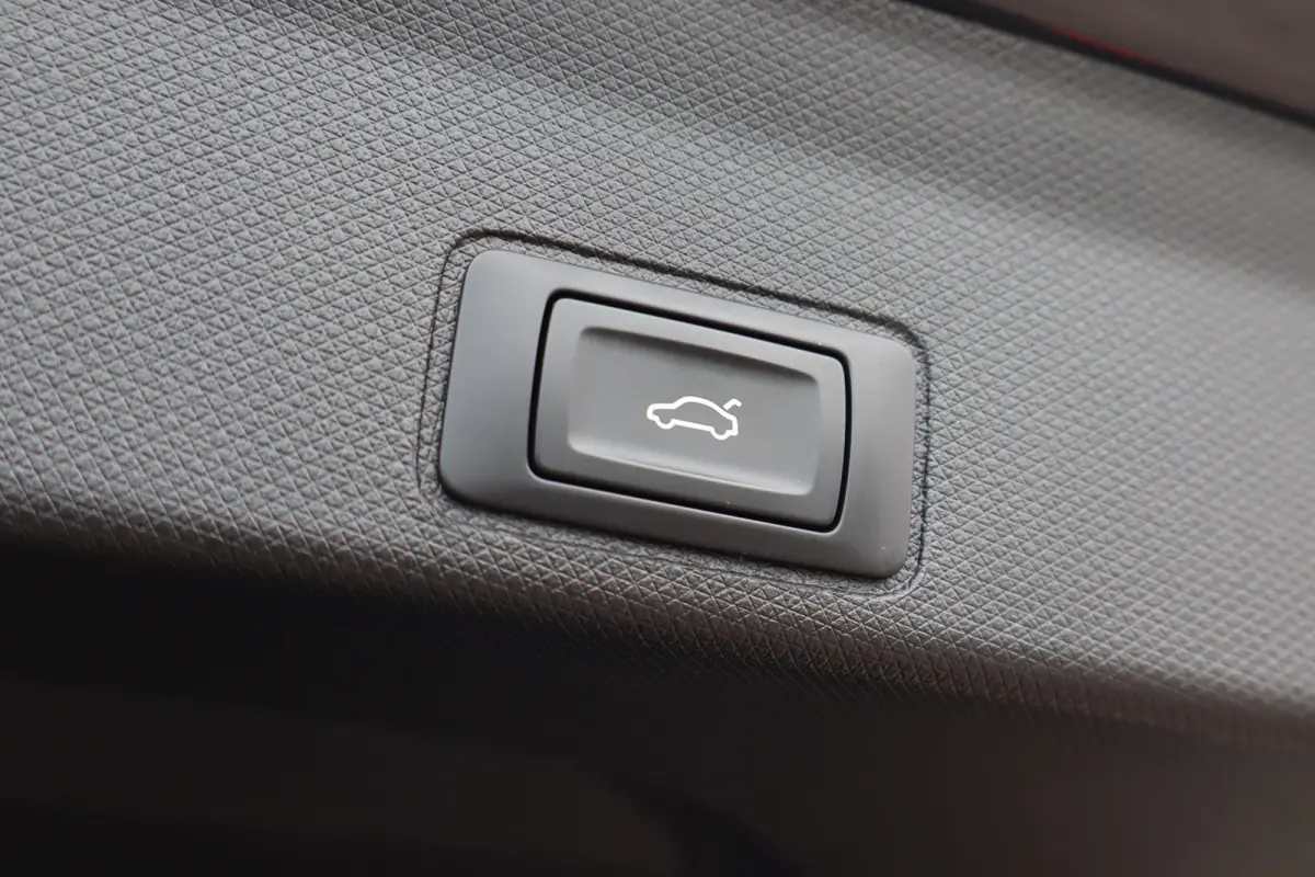 1.5 TSI e-Hybrid 272pk VZ Performance | "Immersive by Sennheiser" premium sound system package | Adaptief demping systeem | Alcantara bekleding