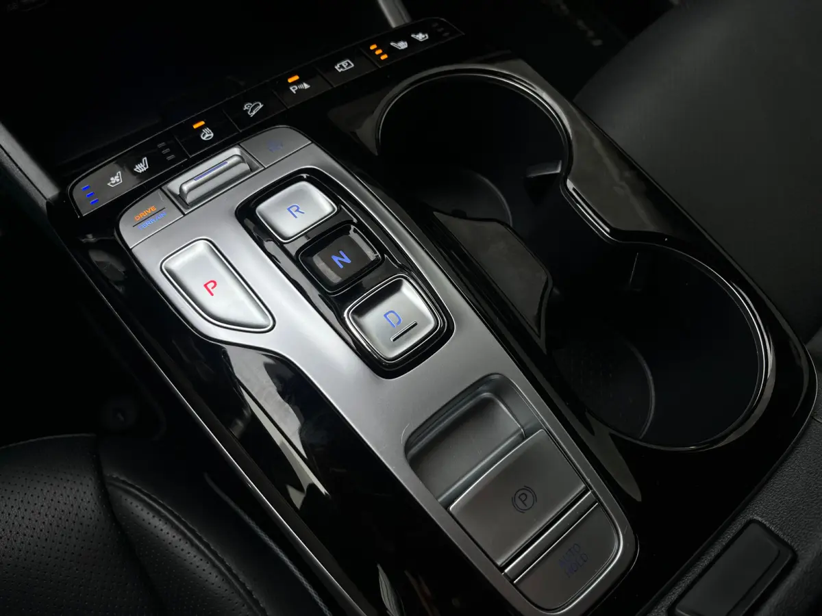 1.6 T-GDI 265pk PHEV Premium 4WD | Leder | Carplay | Climate | Keyless | Navigatie | Elek. Klep | Full - Led | 360 Camera | KRELL Audio | Elek. Stoelen | 19" Lichtmetaal | Winterpakket | Sto