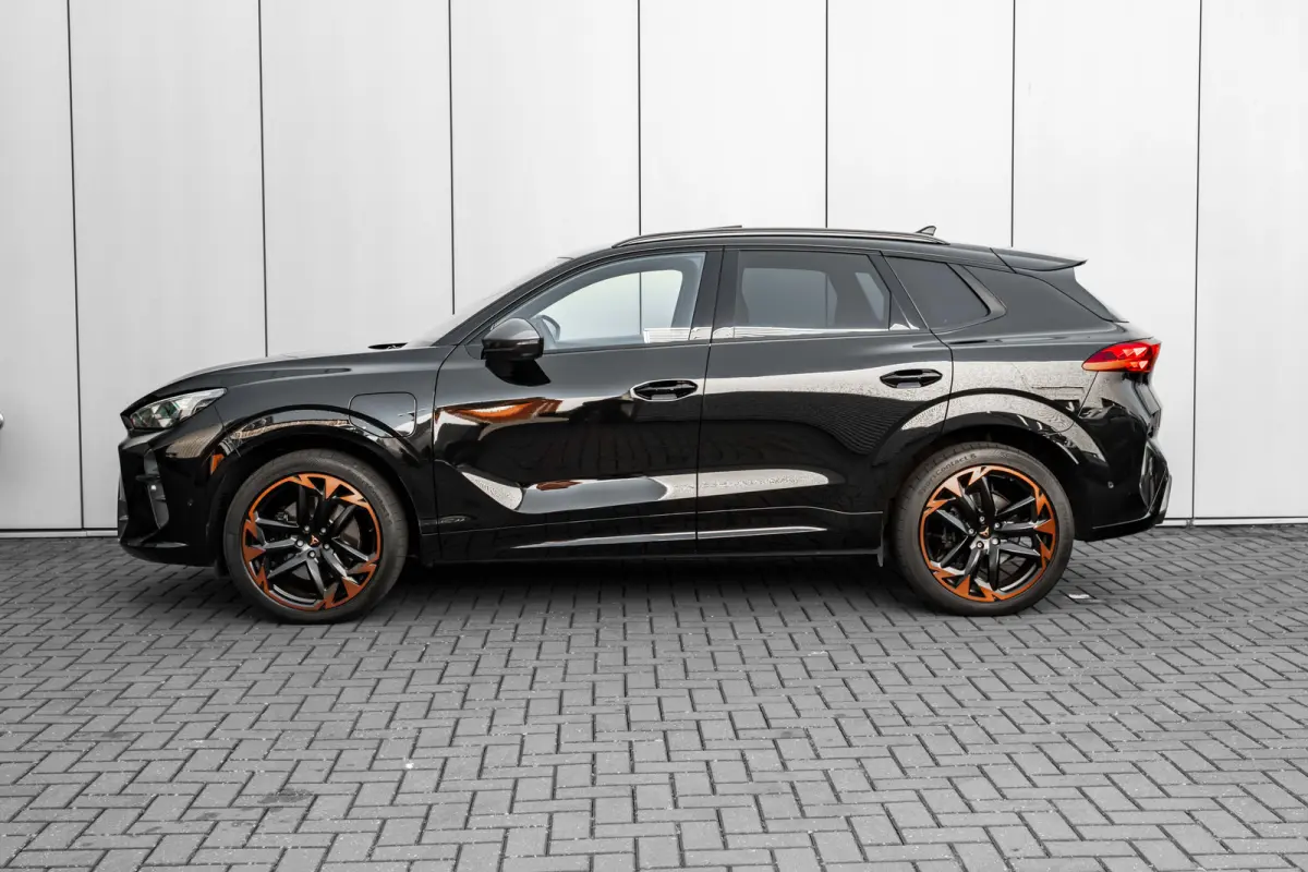 1.5 TSI e-Hybrid 272pk VZ Performance | Sennheiser sound System | Alcantara bekleding | Head-up display | Panoramadak | Elektrisch verstelb. voorstoelen | Navigatie | 20" LMV
