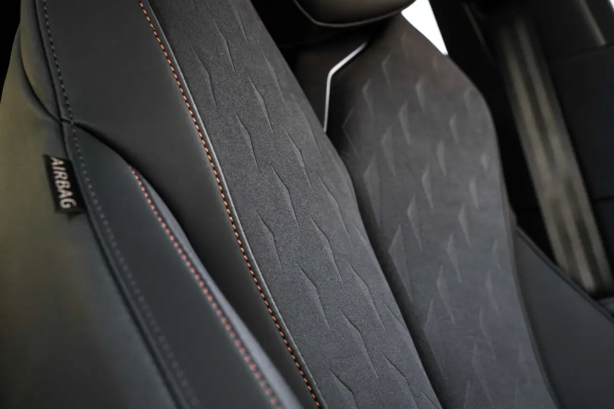 1.5 TSI e-Hybrid 272pk VZ Performance | Sennheiser sound System | Alcantara bekleding | Head-up display | Panoramadak | Elektrisch verstelb. voorstoelen | Navigatie | 20" LMV