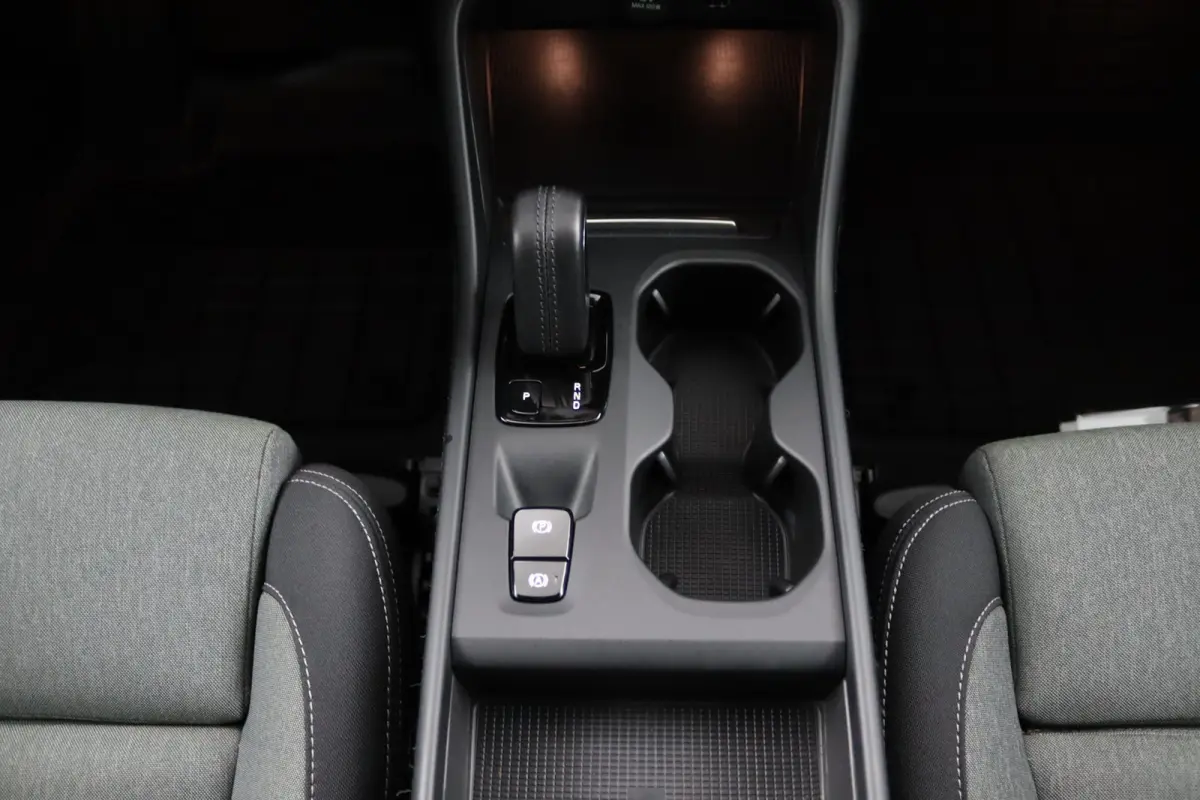 T4 R-Design Expression | SoH 83% | Adaptieve Cruise control | Stoel en stuurwielverwarming | LED | BLIS | Parkeersensoren achter |