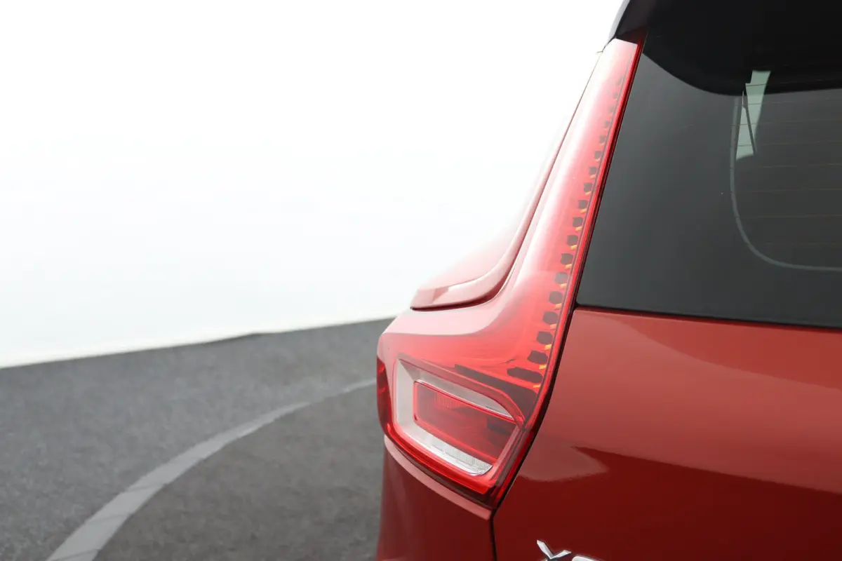 T4 R-Design Expression | SoH 83% | Adaptieve Cruise control | Stoel en stuurwielverwarming | LED | BLIS | Parkeersensoren achter |