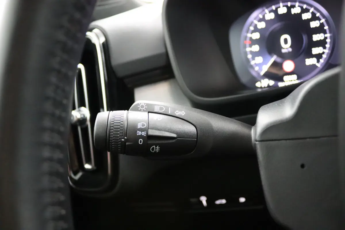 T4 R-Design Expression | SoH 83% | Adaptieve Cruise control | Stoel en stuurwielverwarming | LED | BLIS | Parkeersensoren achter |