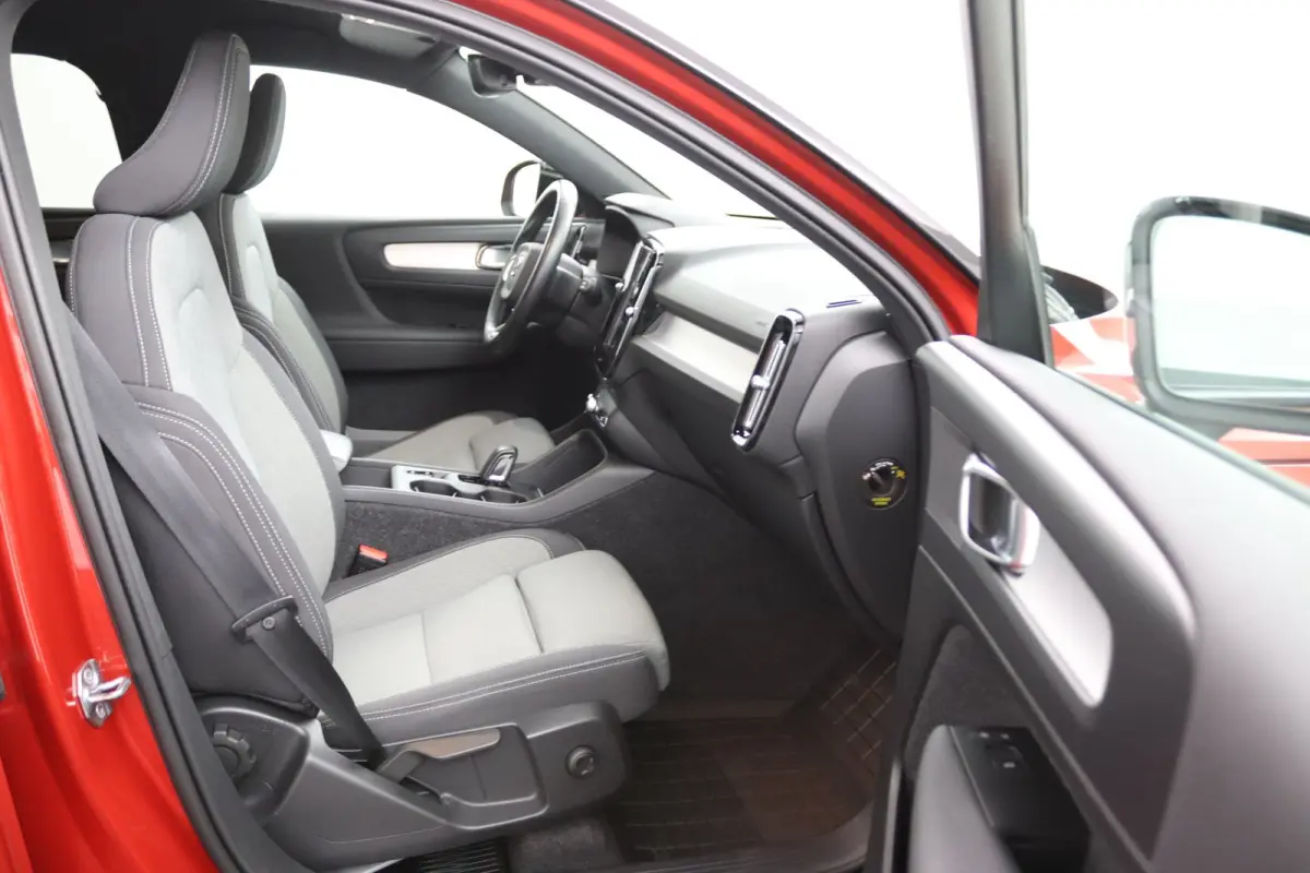 T4 R-Design Expression | SoH 83% | Adaptieve Cruise control | Stoel en stuurwielverwarming | LED | BLIS | Parkeersensoren achter |