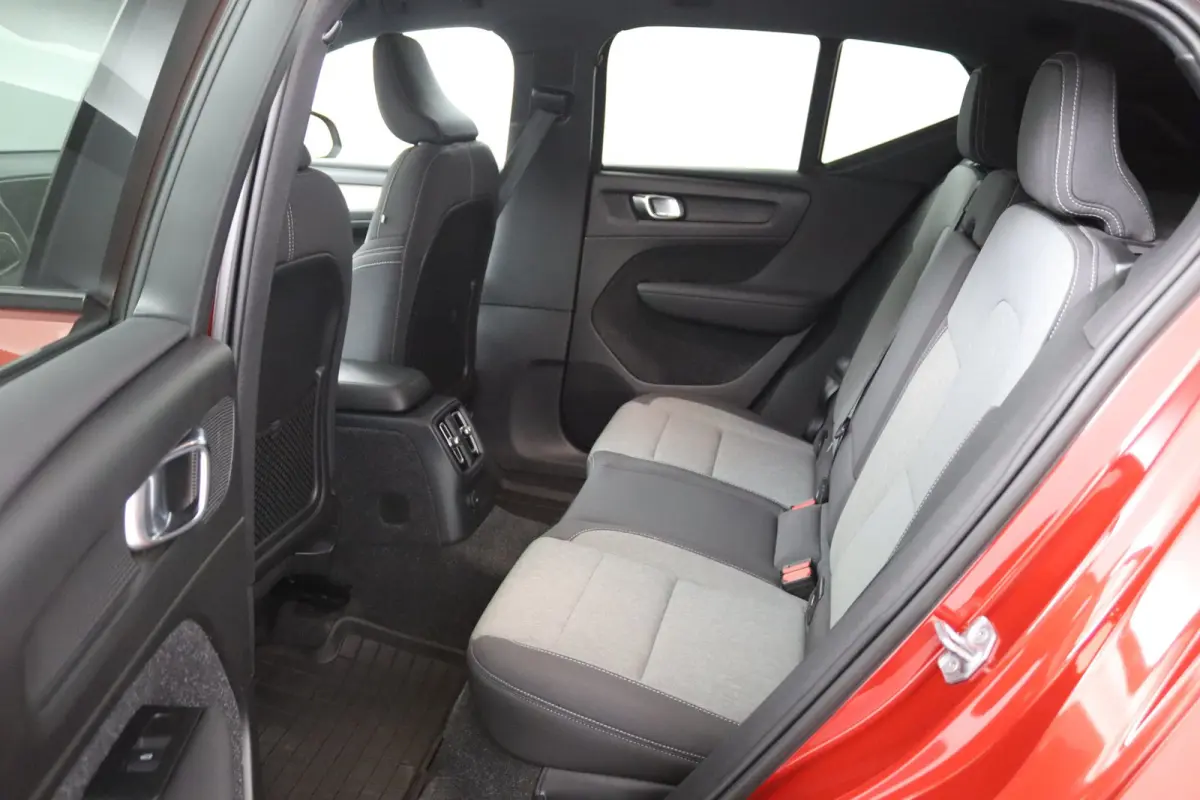 T4 R-Design Expression | SoH 83% | Adaptieve Cruise control | Stoel en stuurwielverwarming | LED | BLIS | Parkeersensoren achter |