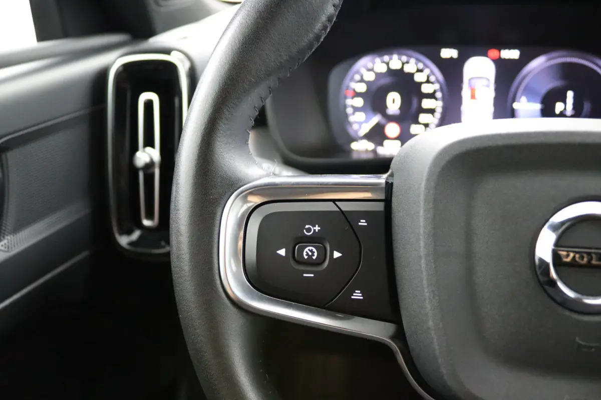 T4 R-Design Expression | SoH 83% | Adaptieve Cruise control | Stoel en stuurwielverwarming | LED | BLIS | Parkeersensoren achter |