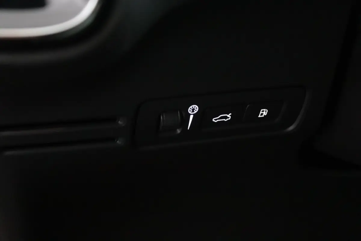 T4 R-Design Expression | SoH 83% | Adaptieve Cruise control | Stoel en stuurwielverwarming | LED | BLIS | Parkeersensoren achter |