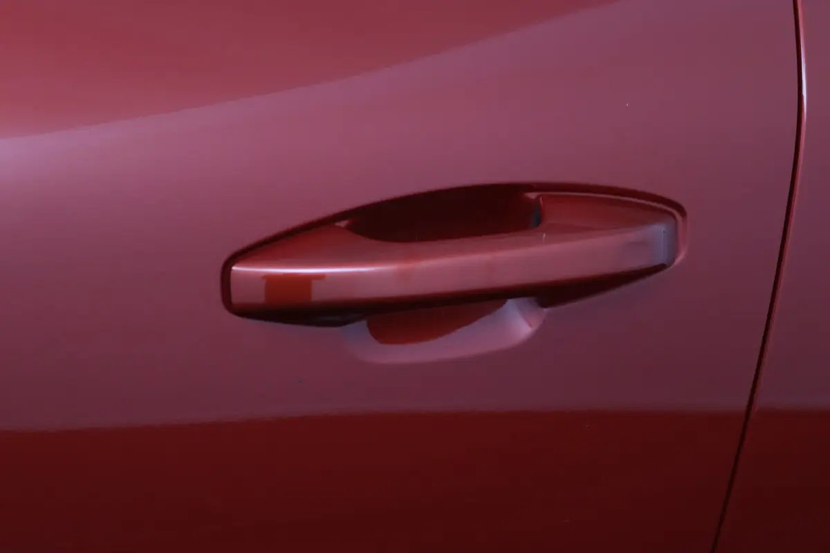 T4 R-Design Expression | SoH 83% | Adaptieve Cruise control | Stoel en stuurwielverwarming | LED | BLIS | Parkeersensoren achter |