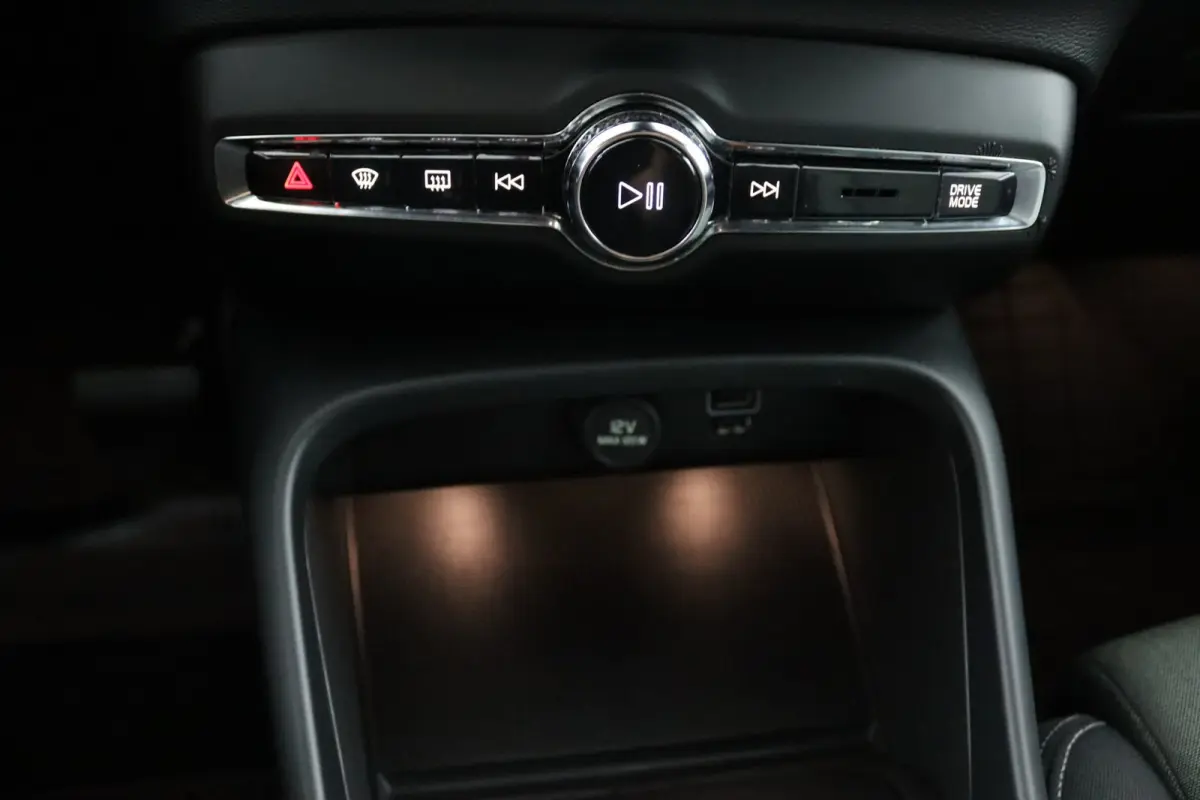 T4 R-Design Expression | SoH 83% | Adaptieve Cruise control | Stoel en stuurwielverwarming | LED | BLIS | Parkeersensoren achter |
