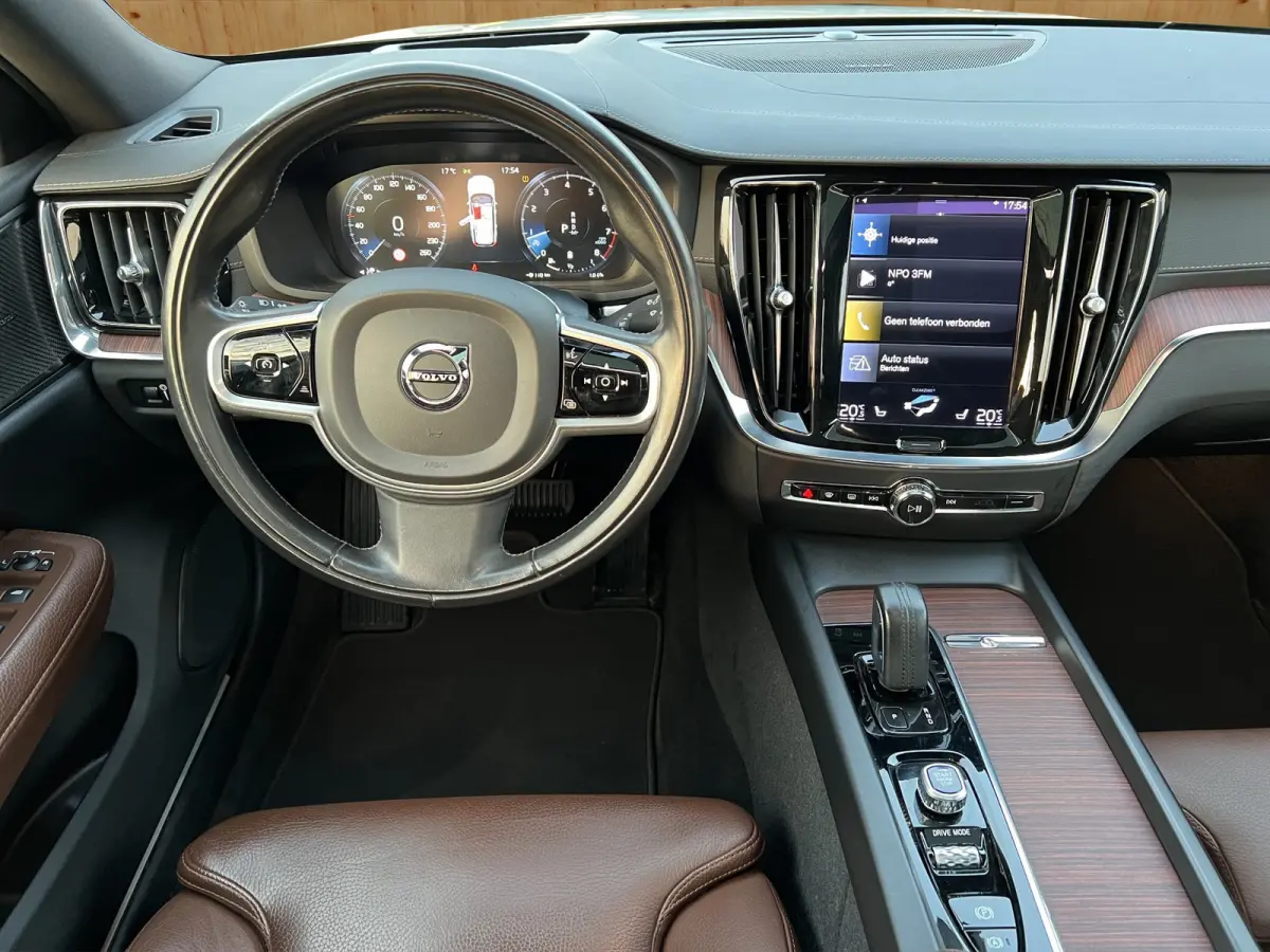 2.0 B5 AWD Plus | Panoramisch schuif/ kanteldak | Harmen & Kardon | Trekhaak wegklapbaar | LEF verlichting |