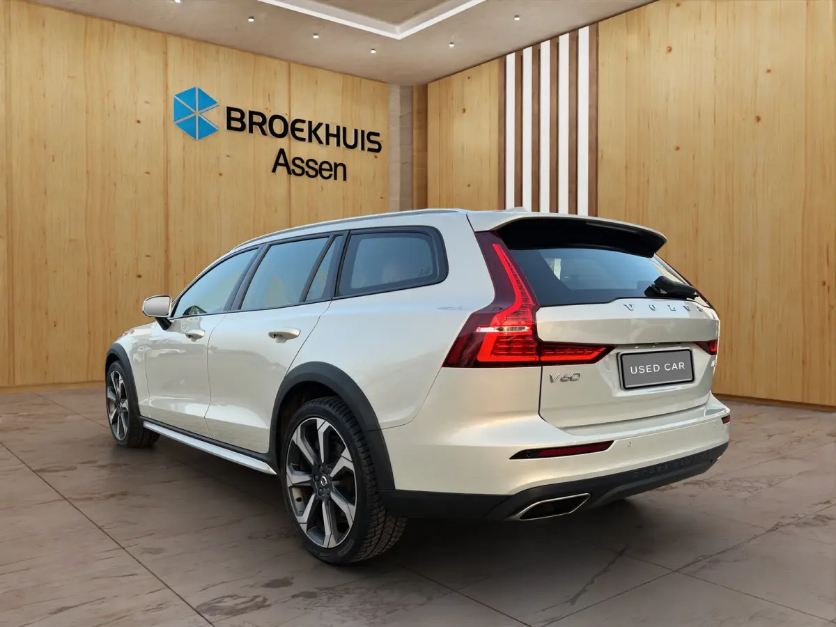 2.0 B5 AWD Plus | Panoramisch schuif/ kanteldak | Harmen & Kardon | Trekhaak wegklapbaar | LEF verlichting |