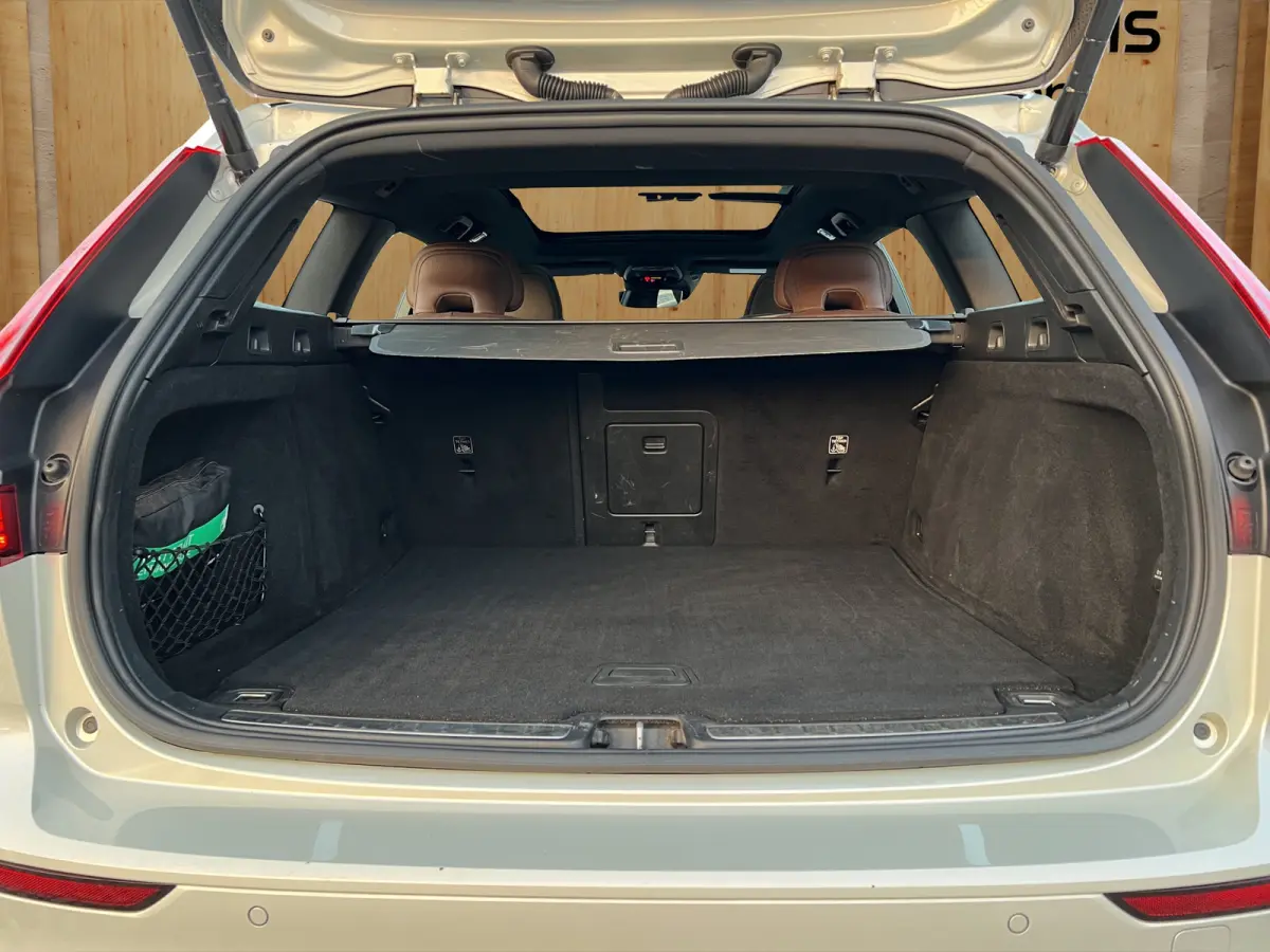 2.0 B5 AWD Plus | Panoramisch schuif/ kanteldak | Harmen & Kardon | Trekhaak wegklapbaar | LEF verlichting |