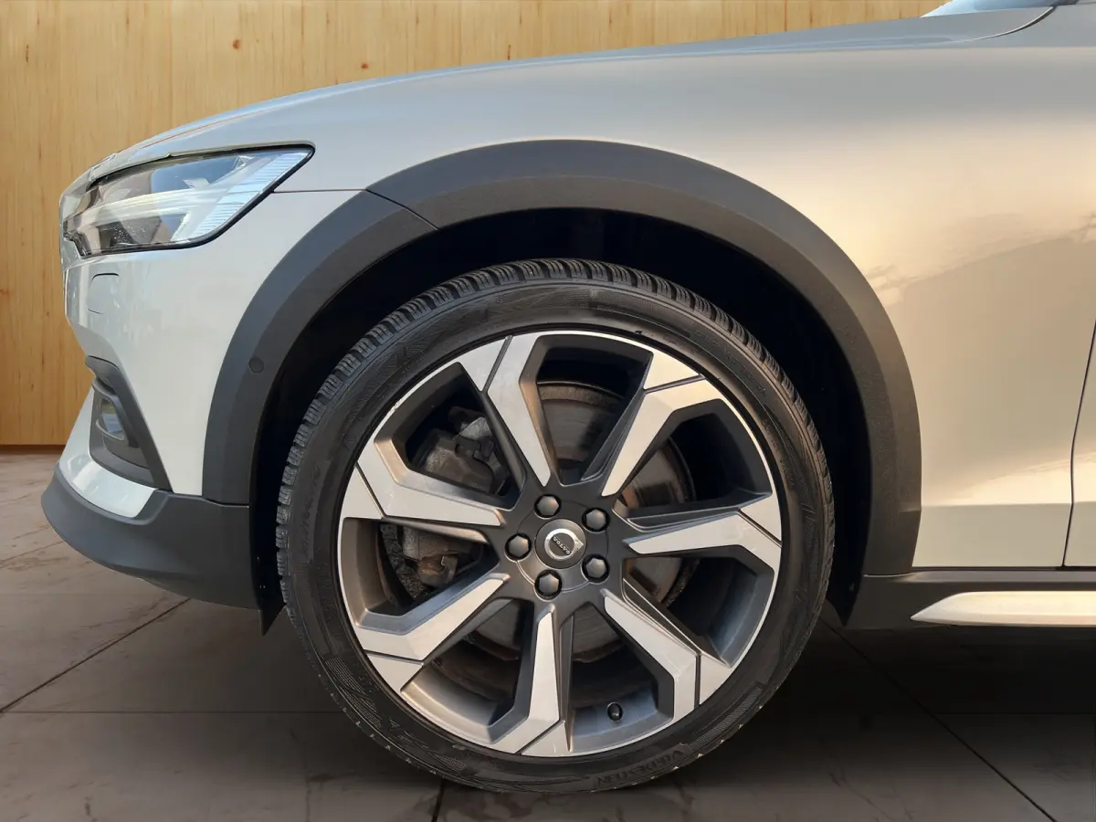 2.0 B5 AWD Plus | Panoramisch schuif/ kanteldak | Harmen & Kardon | Trekhaak wegklapbaar | LEF verlichting |