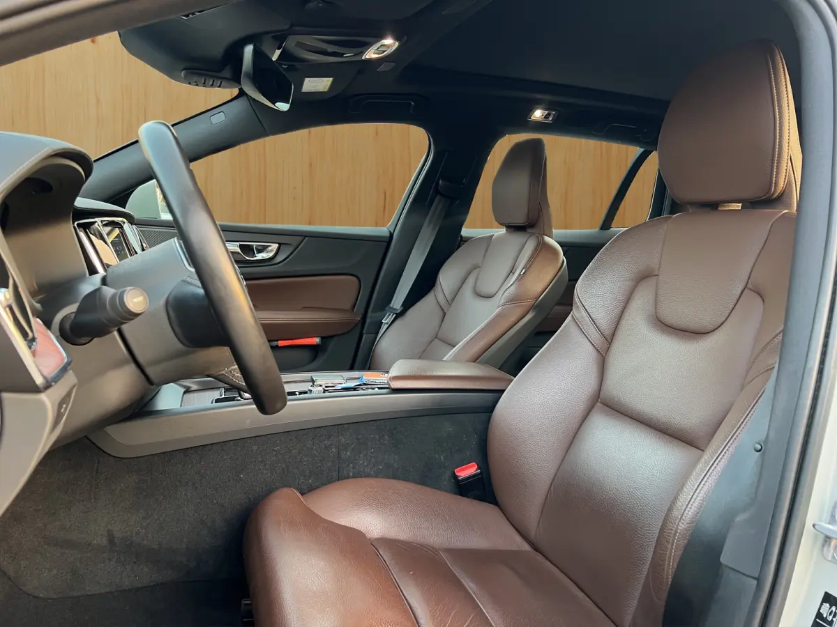 2.0 B5 AWD Plus | Panoramisch schuif/ kanteldak | Harmen & Kardon | Trekhaak wegklapbaar | LEF verlichting |