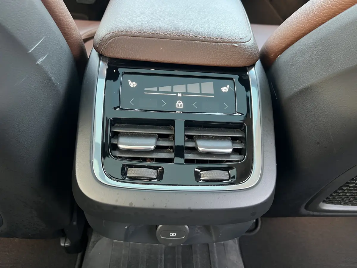 2.0 B5 AWD Plus | Panoramisch schuif/ kanteldak | Harmen & Kardon | Trekhaak wegklapbaar | LEF verlichting |
