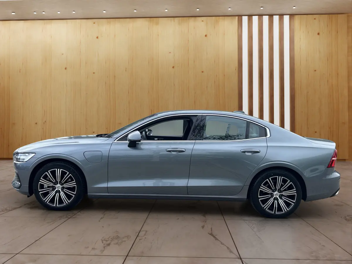 2.0 Recharge T6 AWD Inscription | BLIS | Camera | Stoel + Stuur verwarming | Elektrische stoelen | Adapt. Cruise