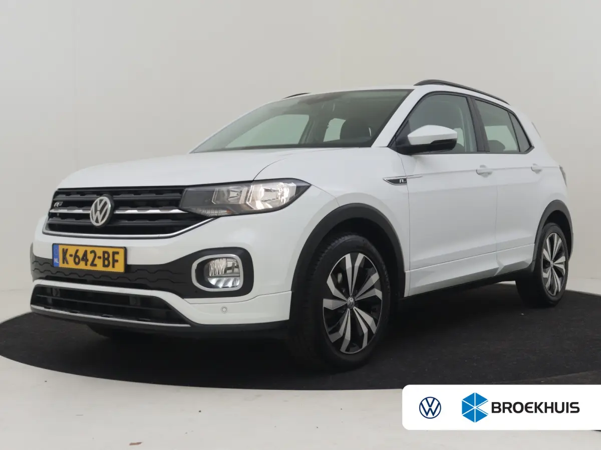 1.0 TSI Life 95Pk | R-Line l Trekhaak | Stoelverwarming | Dodehoek detectie | Parkeersensoren V+A | R-line | 17"LMV