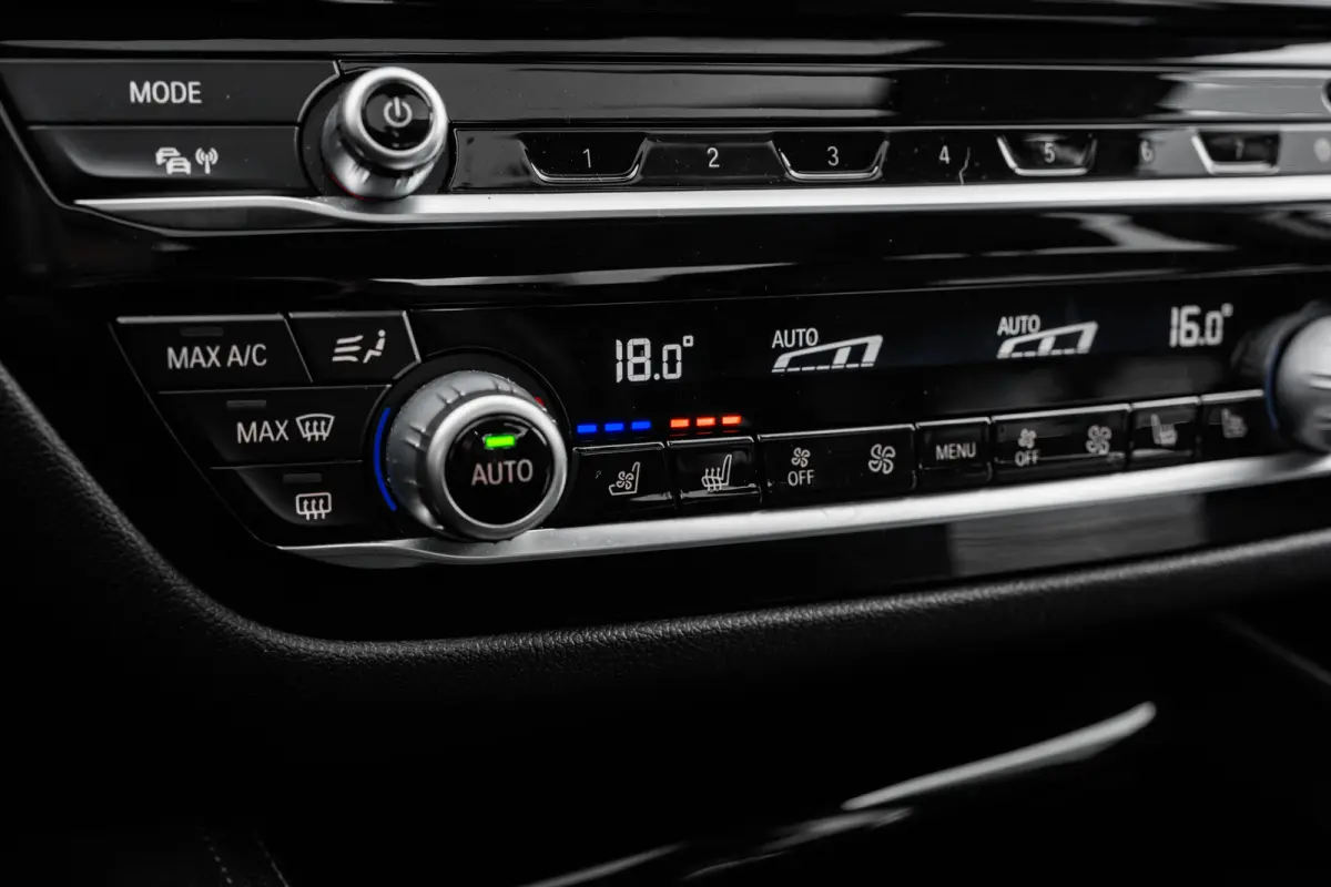 530e iPerformance High Executive 252Pk | Rondomzichtcamera | Head-up Display | Glazen schuifkanteldak | Stoelverwarming en ventilatie | Uitwijk assistent |18:LMV