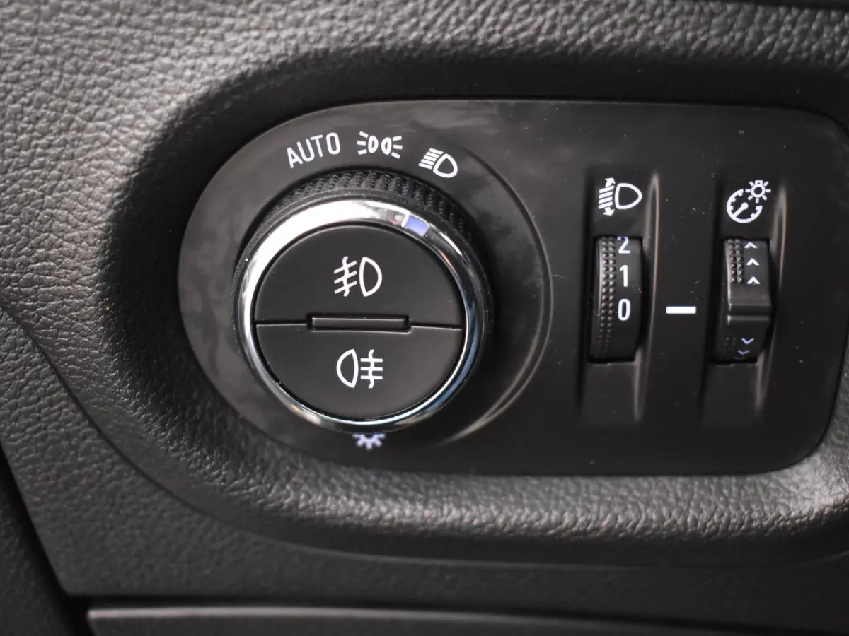 1.2 Business Edition 110PK | Cruise control | Apple carplay Android AUto | Parkeersensor achter | Navigatie | DAB  16"LMV