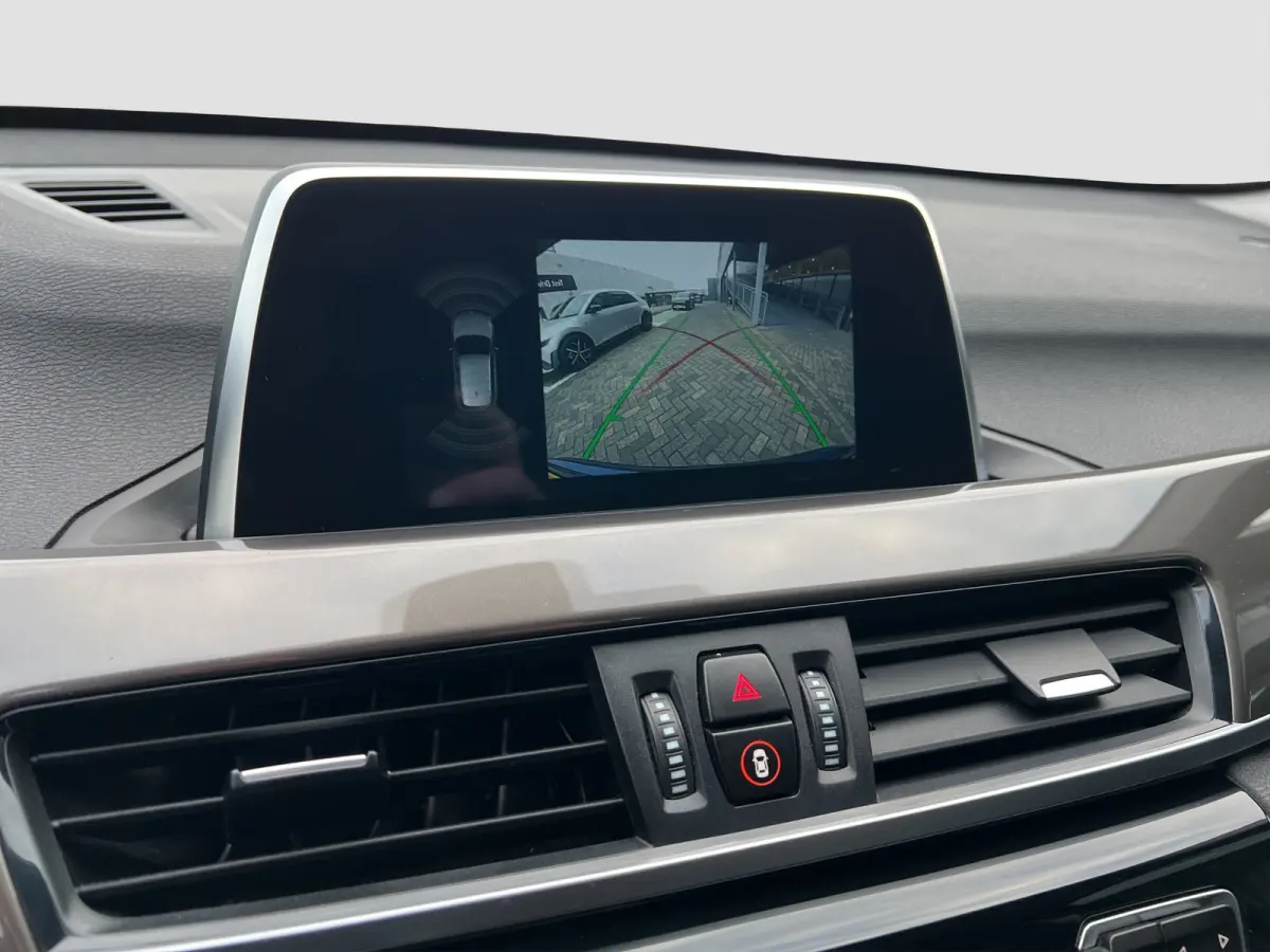 sDrive20i High Executive Automaat | Camera | Lederen bekleding | Parkeersensoren | Cruise controle | 18'' velgen | Elektrische achterklep | LED koplampen | Stoelverwarming | Climate controle