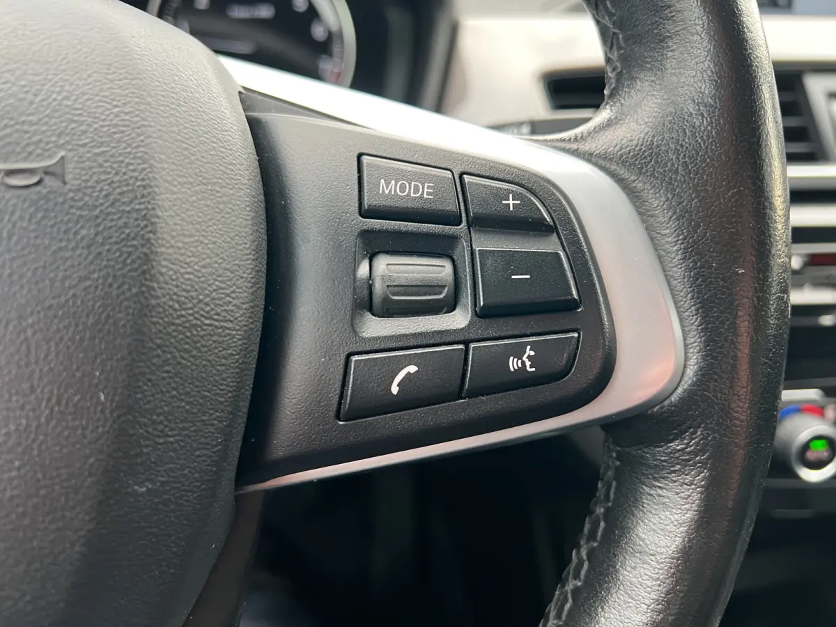 sDrive20i High Executive Automaat | Camera | Lederen bekleding | Parkeersensoren | Cruise controle | 18'' velgen | Elektrische achterklep | LED koplampen | Stoelverwarming | Climate controle