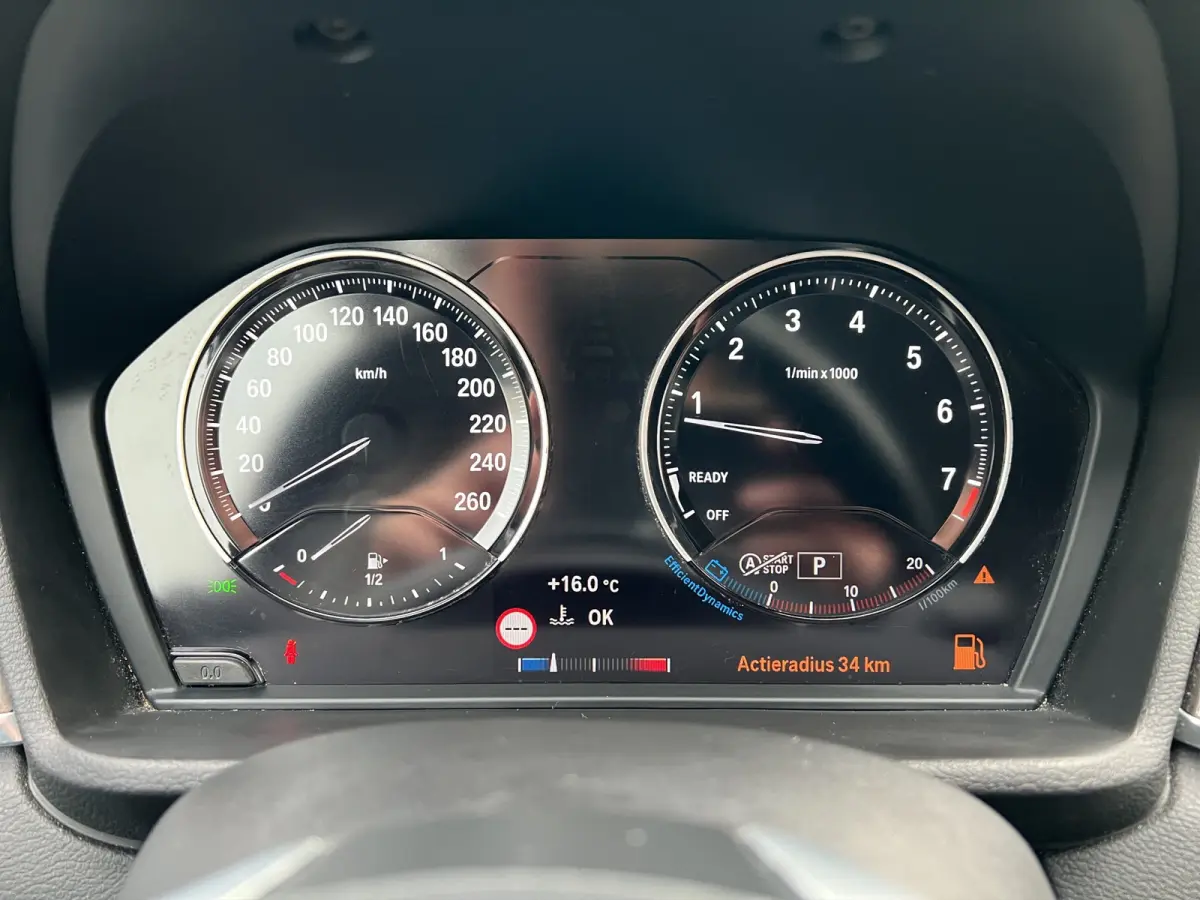 sDrive20i High Executive Automaat | Camera | Lederen bekleding | Parkeersensoren | Cruise controle | 18'' velgen | Elektrische achterklep | LED koplampen | Stoelverwarming | Climate controle