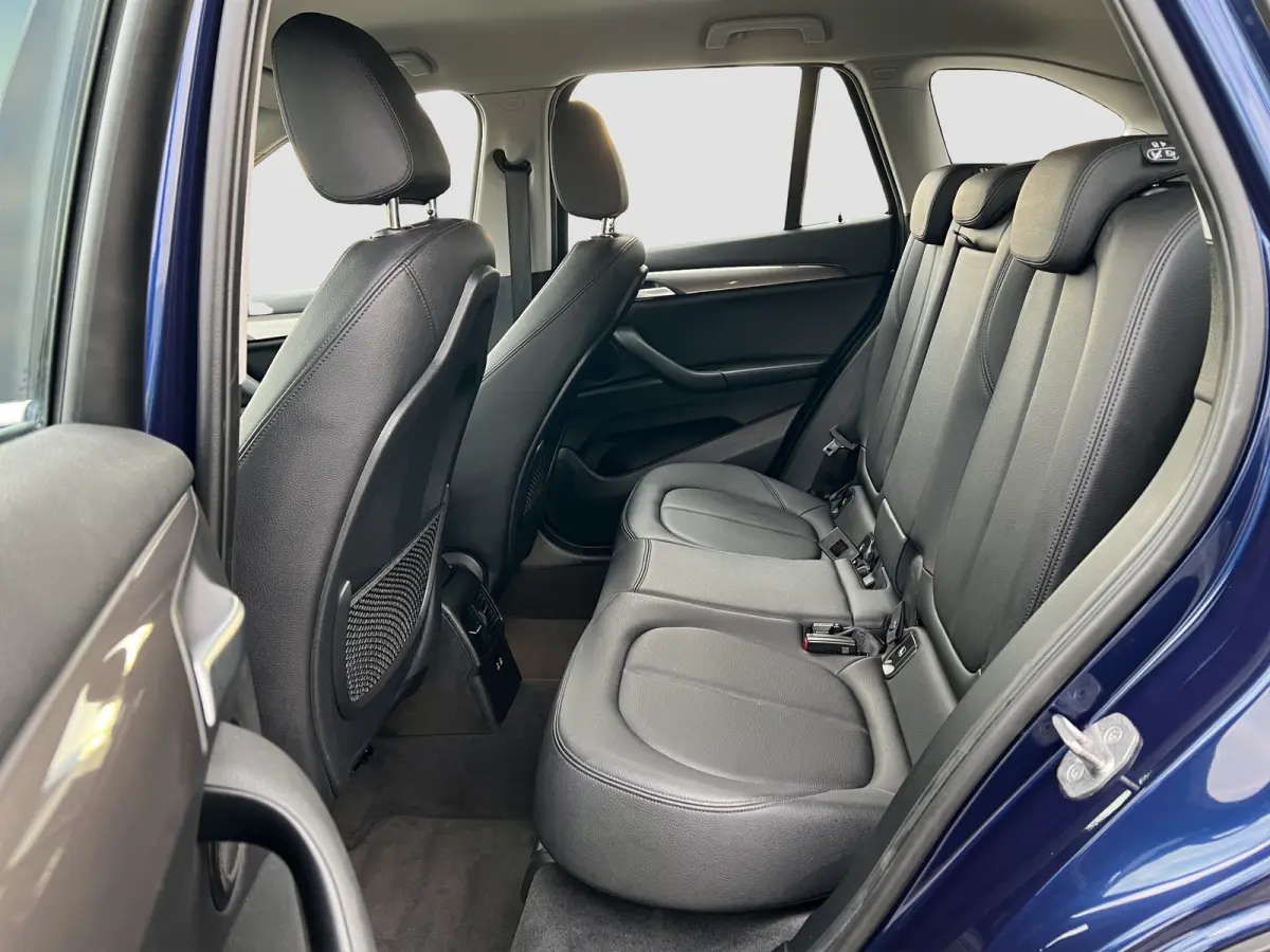 sDrive20i High Executive Automaat | Camera | Lederen bekleding | Parkeersensoren | Cruise controle | 18'' velgen | Elektrische achterklep | LED koplampen | Stoelverwarming | Climate controle