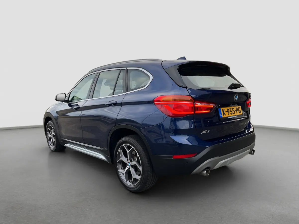 sDrive20i High Executive Automaat | Camera | Lederen bekleding | Parkeersensoren | Cruise controle | 18'' velgen | Elektrische achterklep | LED koplampen | Stoelverwarming | Climate controle