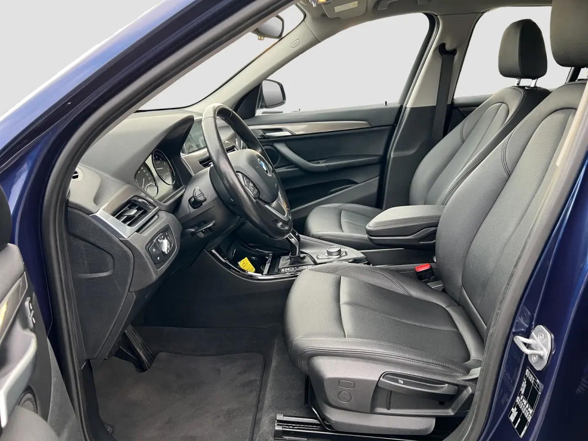 sDrive20i High Executive Automaat | Camera | Lederen bekleding | Parkeersensoren | Cruise controle | 18'' velgen | Elektrische achterklep | LED koplampen | Stoelverwarming | Climate controle